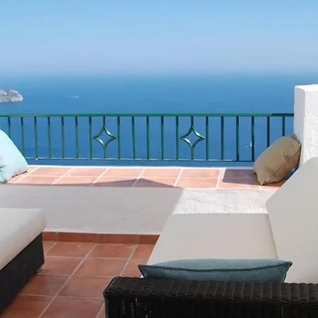 Stunning Sea Views Pool Garden بيت للعطل