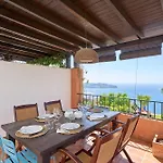 Stunning Sea Views Pool Garden 펜션 *