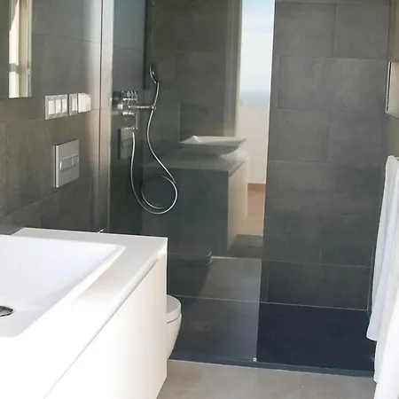 Stunning Sea Views Pool Garden בית נופש לה הרדורה