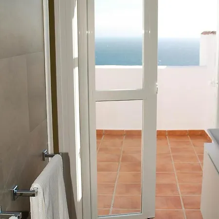 Stunning Sea Views Pool Garden *