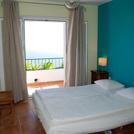 Stunning Sea Views Pool Garden בית נופש