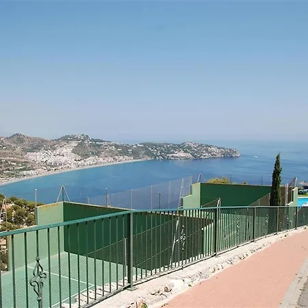 Stunning Sea Views Pool Garden בית נופש