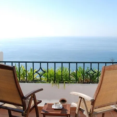 Stunning Sea Views Pool Garden בית נופש *