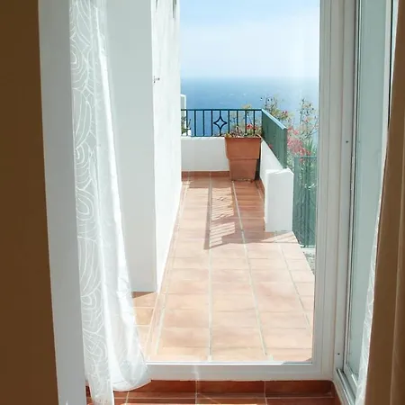 Stunning Sea Views Pool Garden *