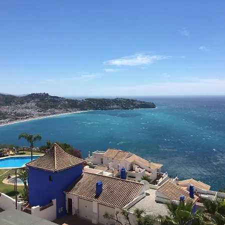 Stunning Sea Views Pool Garden בית נופש